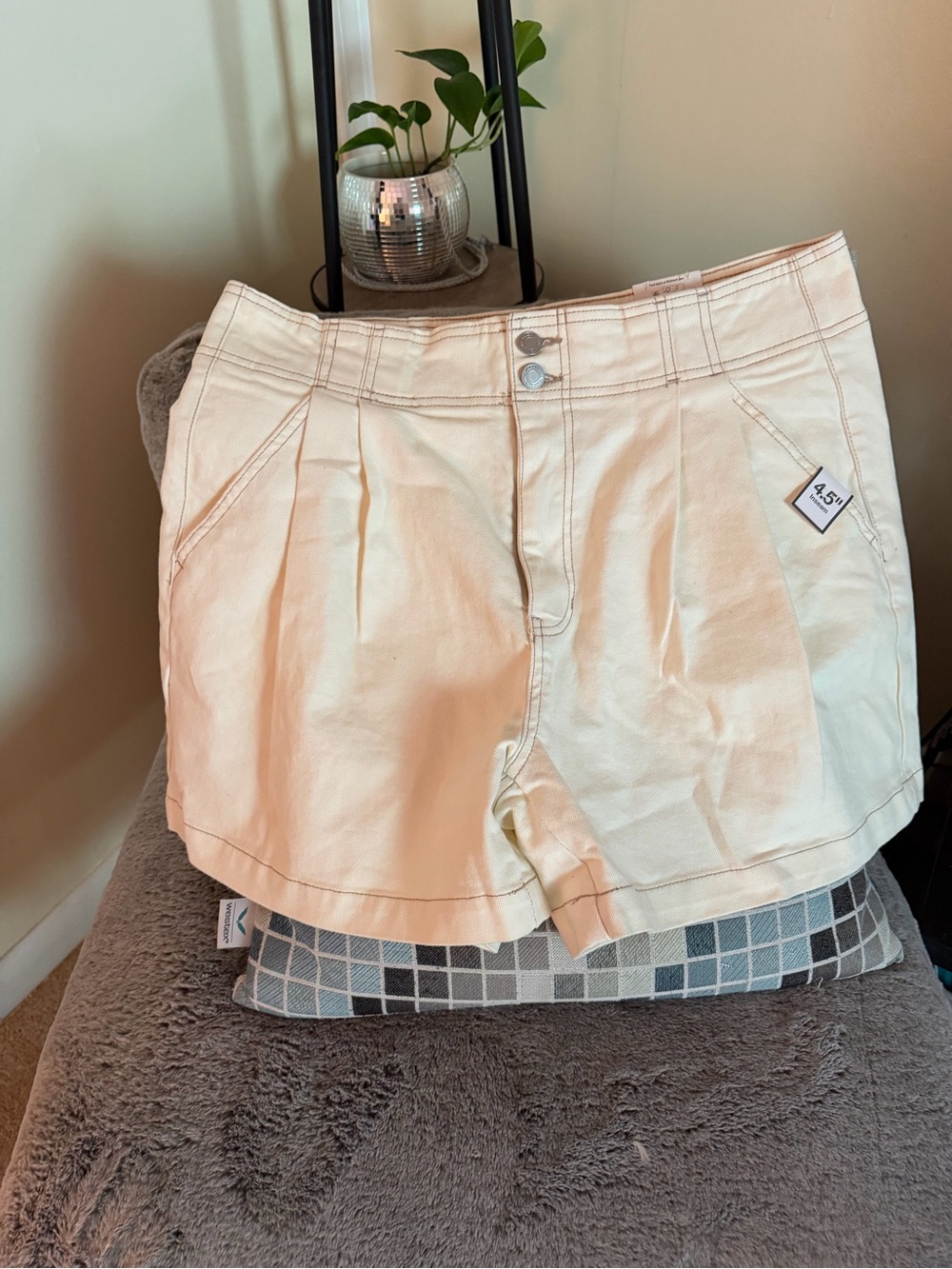 Time and Tru Cream High-Waist Pleated Women’s Shorts